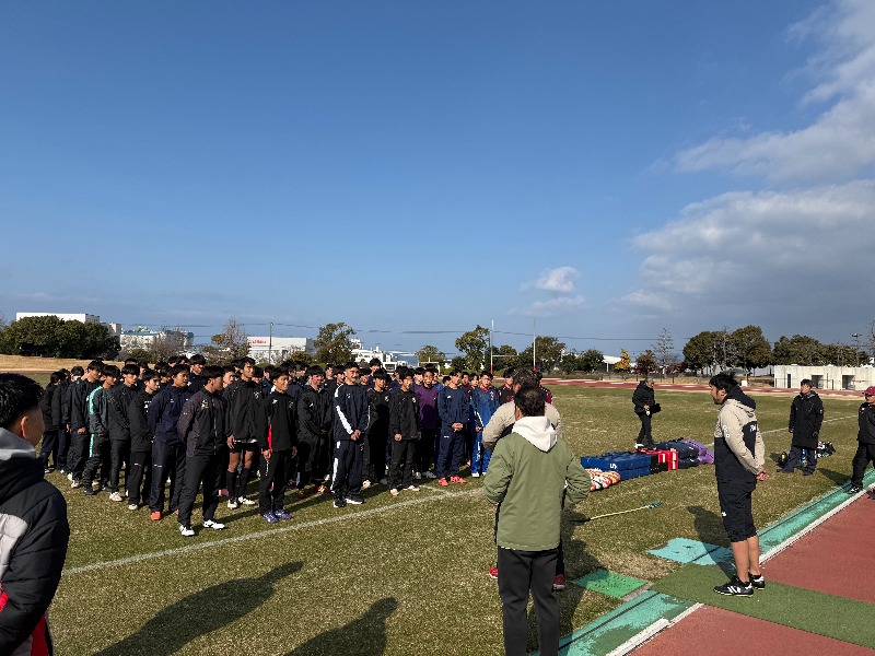 公益財団法人日本ラグビーフットボール協会(JRFU)は、2026年3月28日(土)に「X-エリア ユースラグビー in 富山」を開催いたします。部員数が少なく十分な練習や試合の機会を得られない高校世代の選手を主たる対象とし、元日本代表選手による質の高い指導と、大人数でのプレー体験を通じて、ラグビーの魅力を存分に感じてもらうことを目的としている「X-エリア ユースラグビー」。ラグビークリニック、交流戦、ファンクションと盛りだくさんな1日です。講師は、元男子日本代表 小野澤宏時さん、元女子日本代表 横山里菜子さん。近隣エリアから参加者を募り、男女を問わず同じ課題を抱える仲間とともに技術を磨き、ラグビーを楽しむ喜びや仲間との絆を深める機会を創出します。